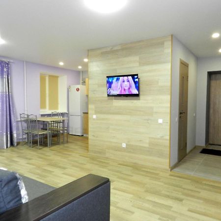 Zaporizhia 3-Room Apartment Near Inturist On Sobornyi Avenue 156, By Grandhome المظهر الخارجي الصورة