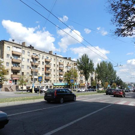 Zaporizhia 3-Room Apartment Near Inturist On Sobornyi Avenue 156, By Grandhome المظهر الخارجي الصورة