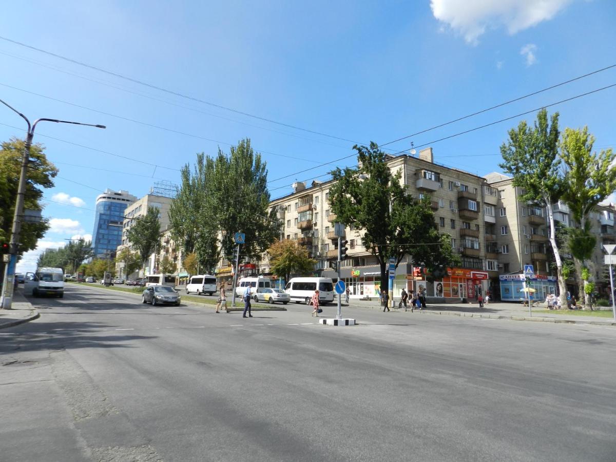 Zaporizhia 3-Room Apartment Near Inturist On Sobornyi Avenue 156, By Grandhome المظهر الخارجي الصورة